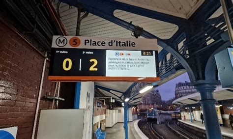 Paris metro stations equipped with accessible real.